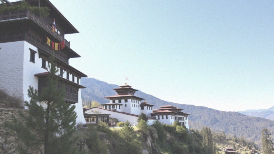 Co wyróżnia architekturę i kulturę Bhutanu?