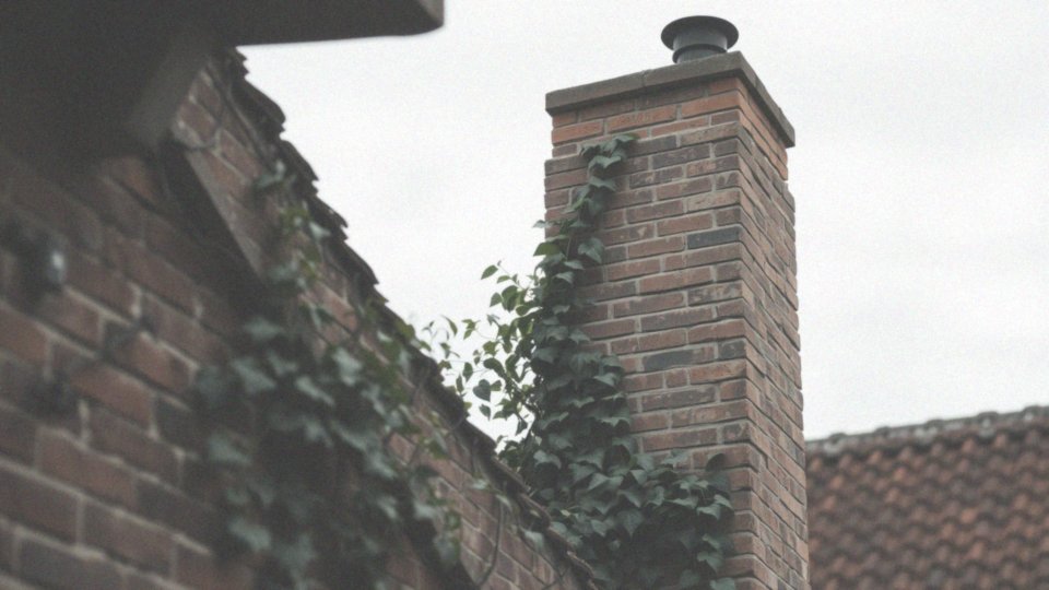 Usługi kominiarskie cennik – jakie są ceny i co je wpływa?